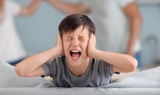 孩子上课坐不住是什么原因（孩子上课坐不住是什么原因造成的）